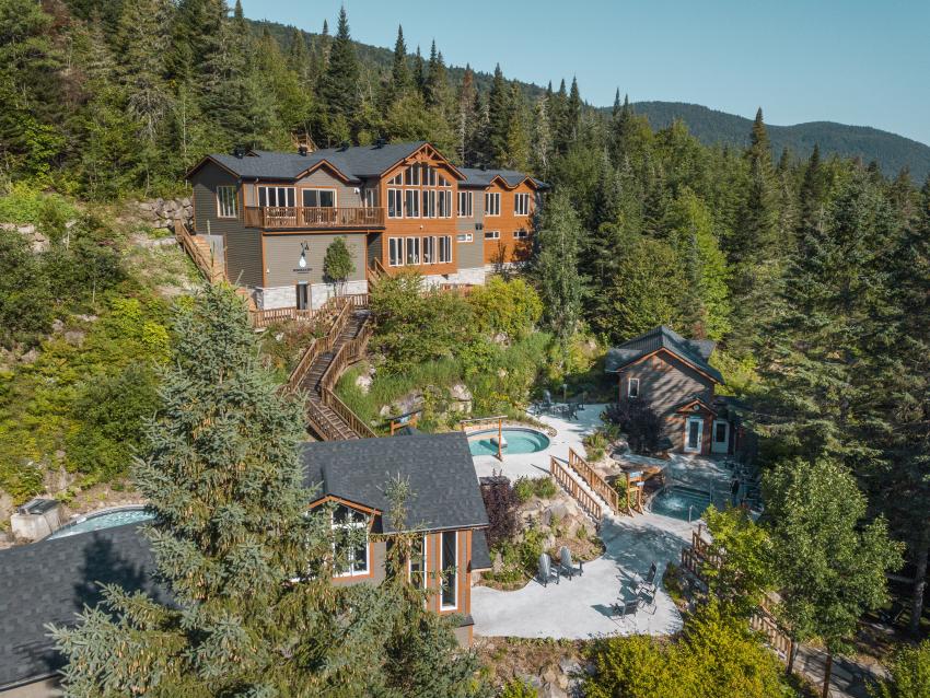 Le Nordique Spa Stoneham - Site en été
